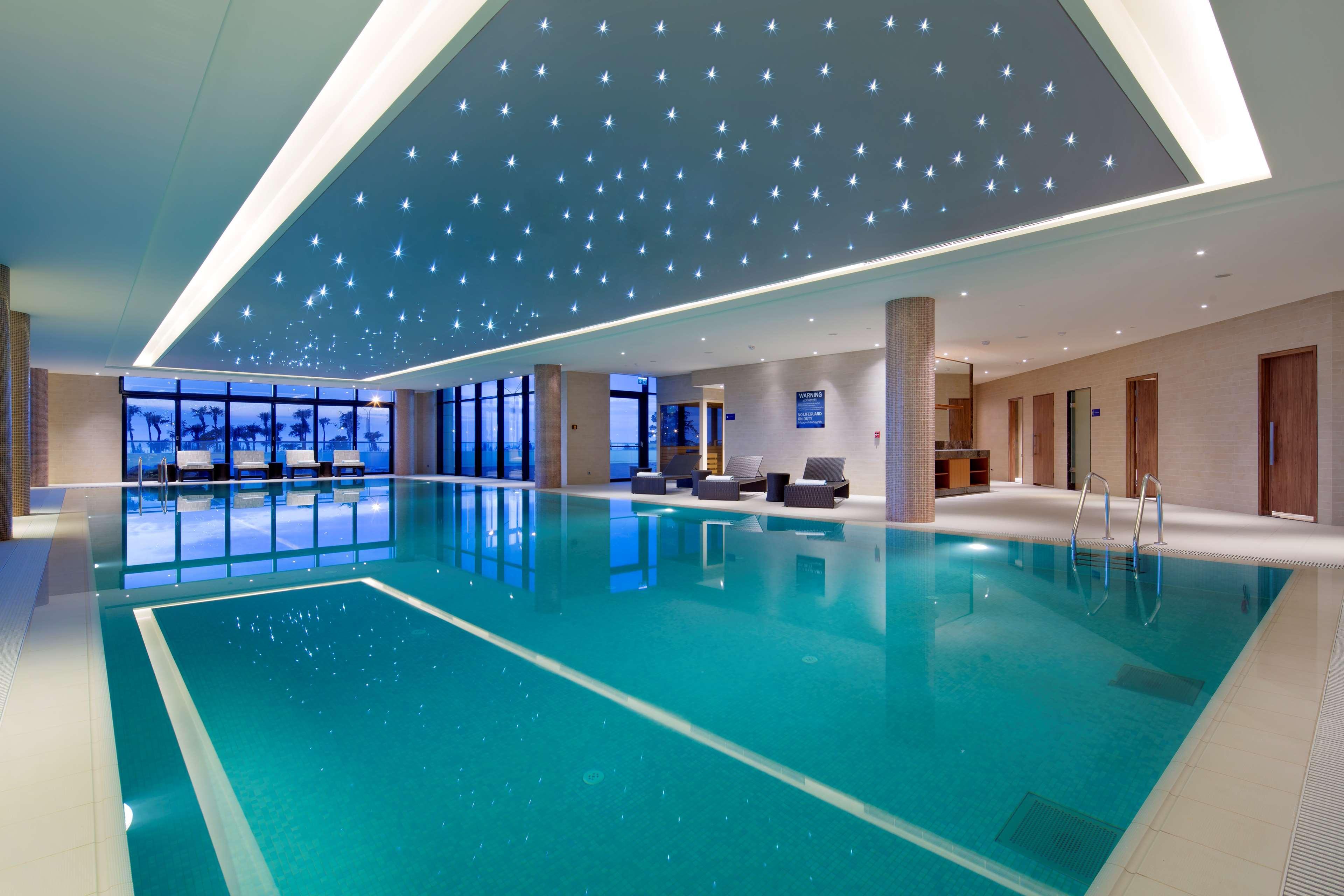 Hilton Batumi Hotel Luaran gambar The pool at the InterContinental Budapest