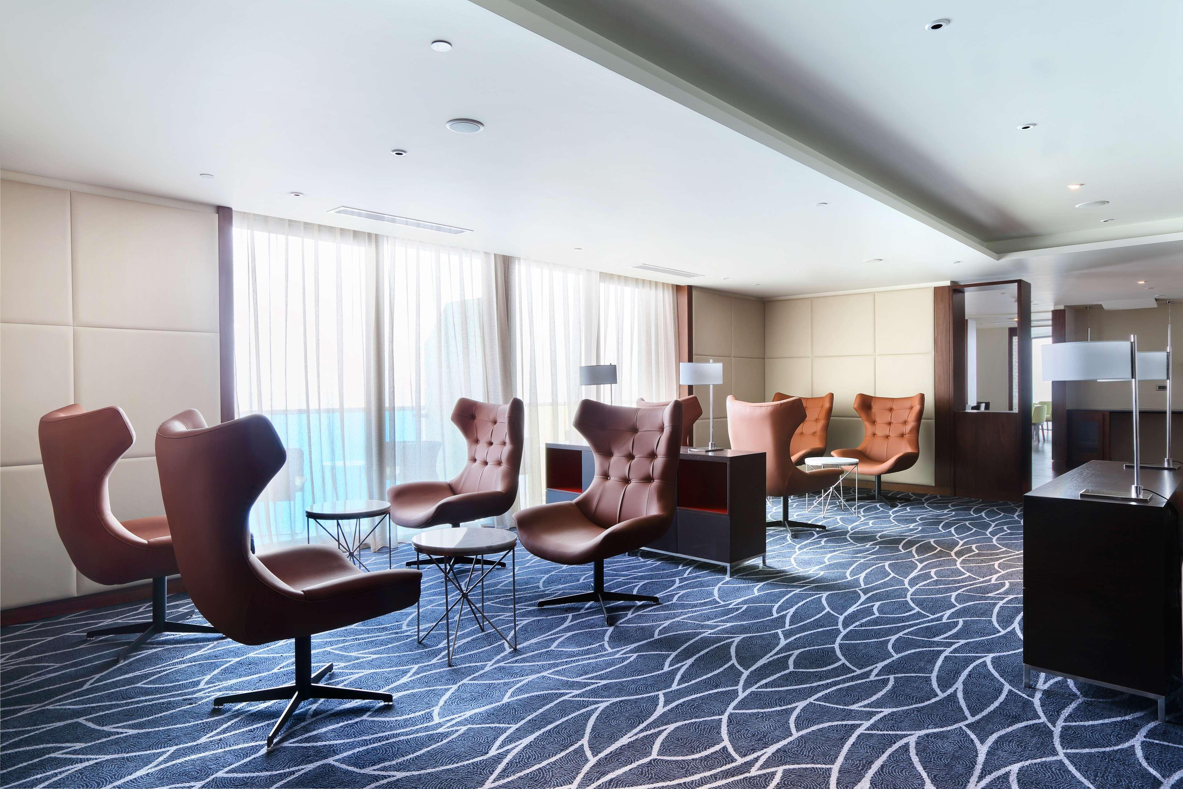 Hilton Batumi Hotel Luaran gambar The lounge at the airport