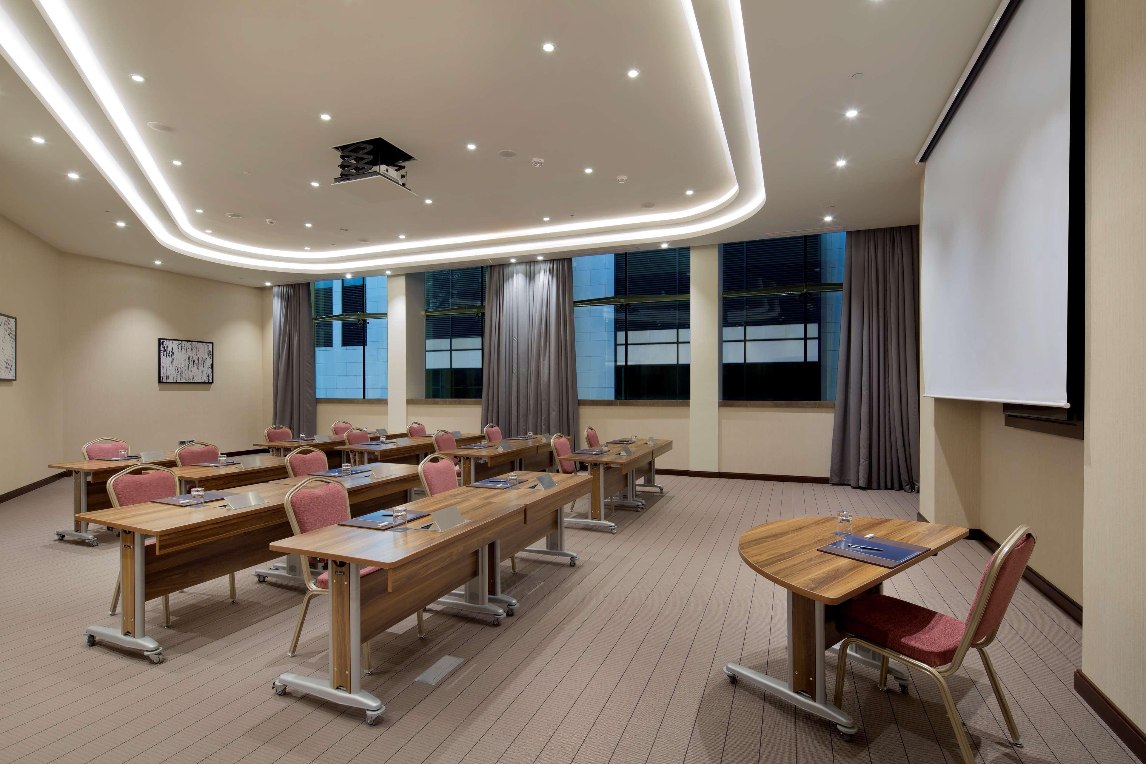 Hilton Batumi Hotel Luaran gambar Meeting room