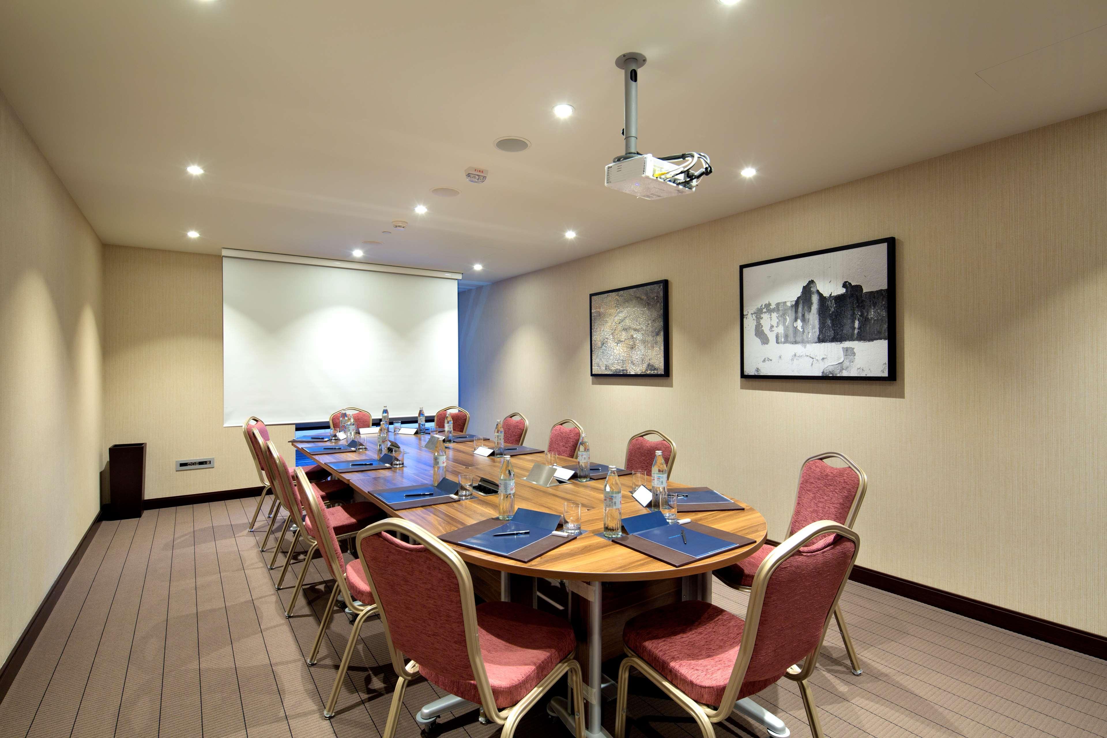 Hilton Batumi Hotel Luaran gambar A meeting room at the hotel