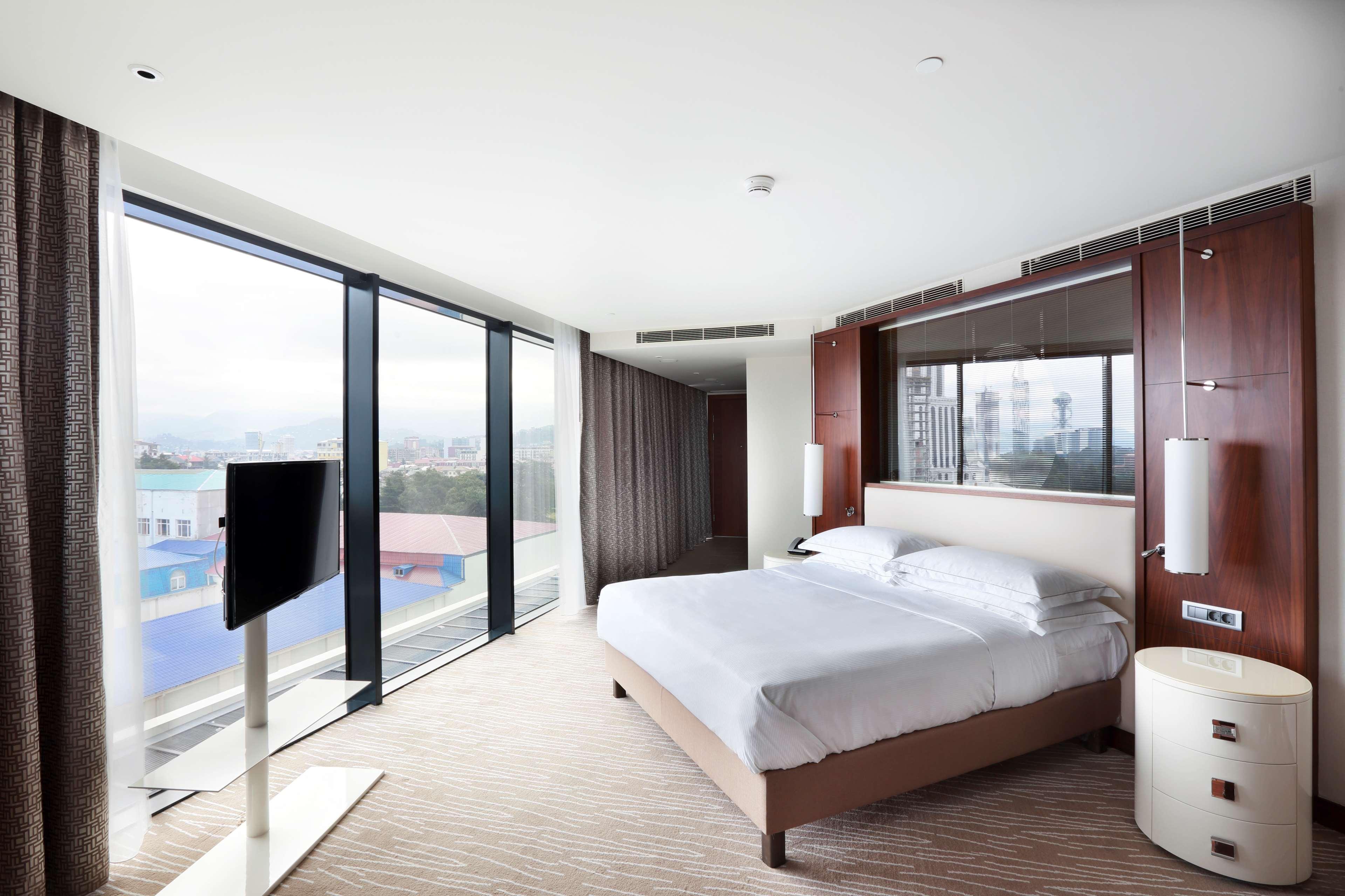 Hilton Batumi Hotel Luaran gambar A bedroom at the hotel