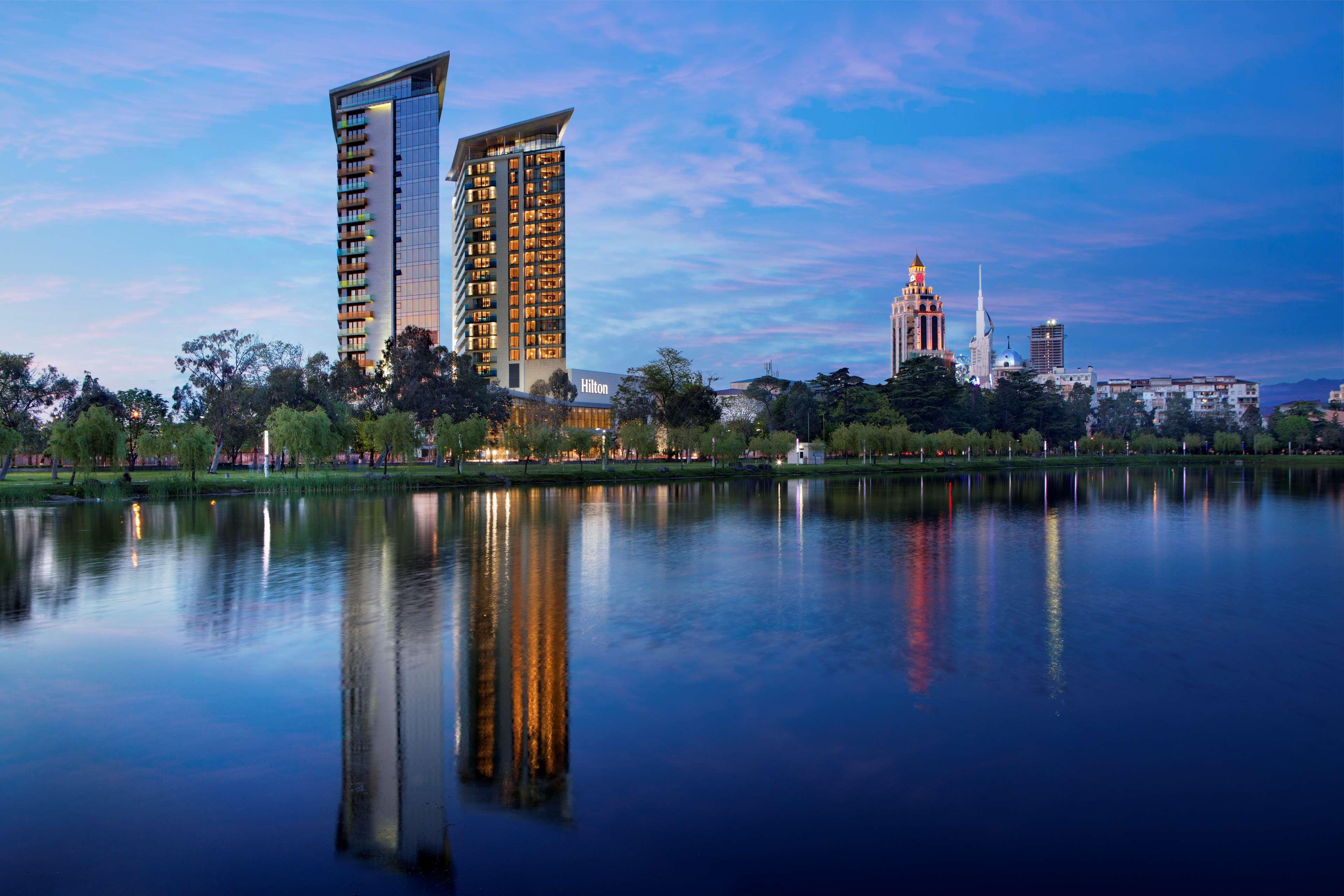 Hilton Batumi Hotel Luaran gambar The Lakes residential complex