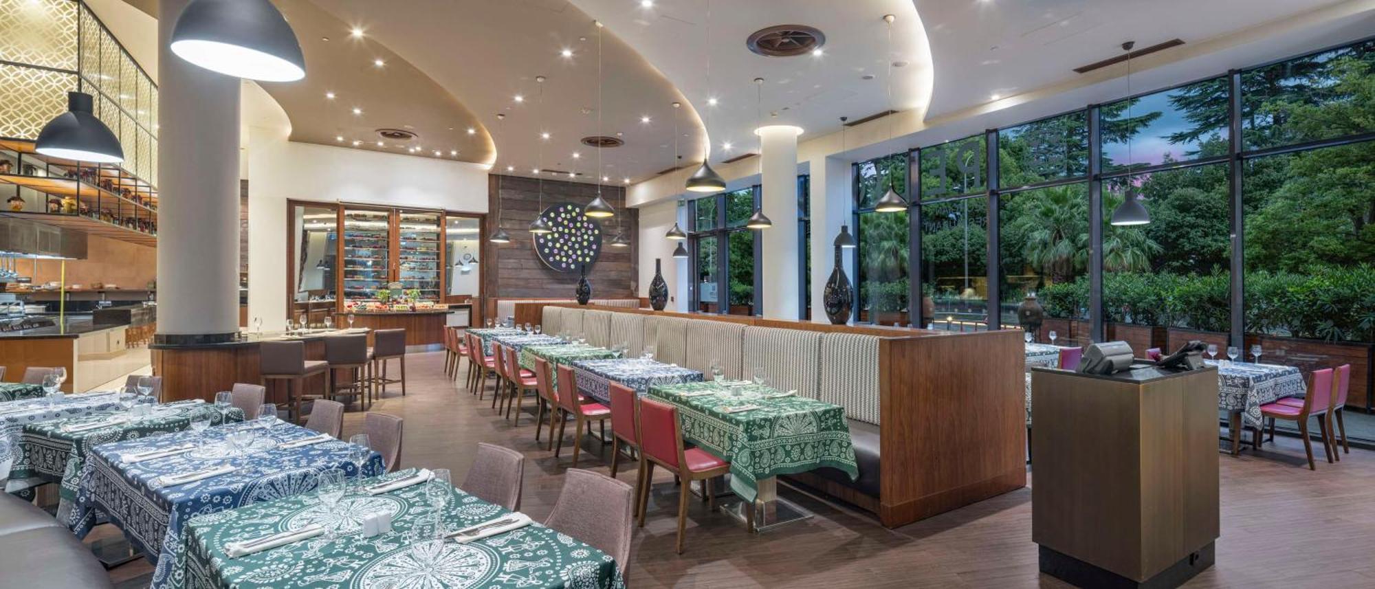Hilton Batumi Hotel Luaran gambar The restaurant