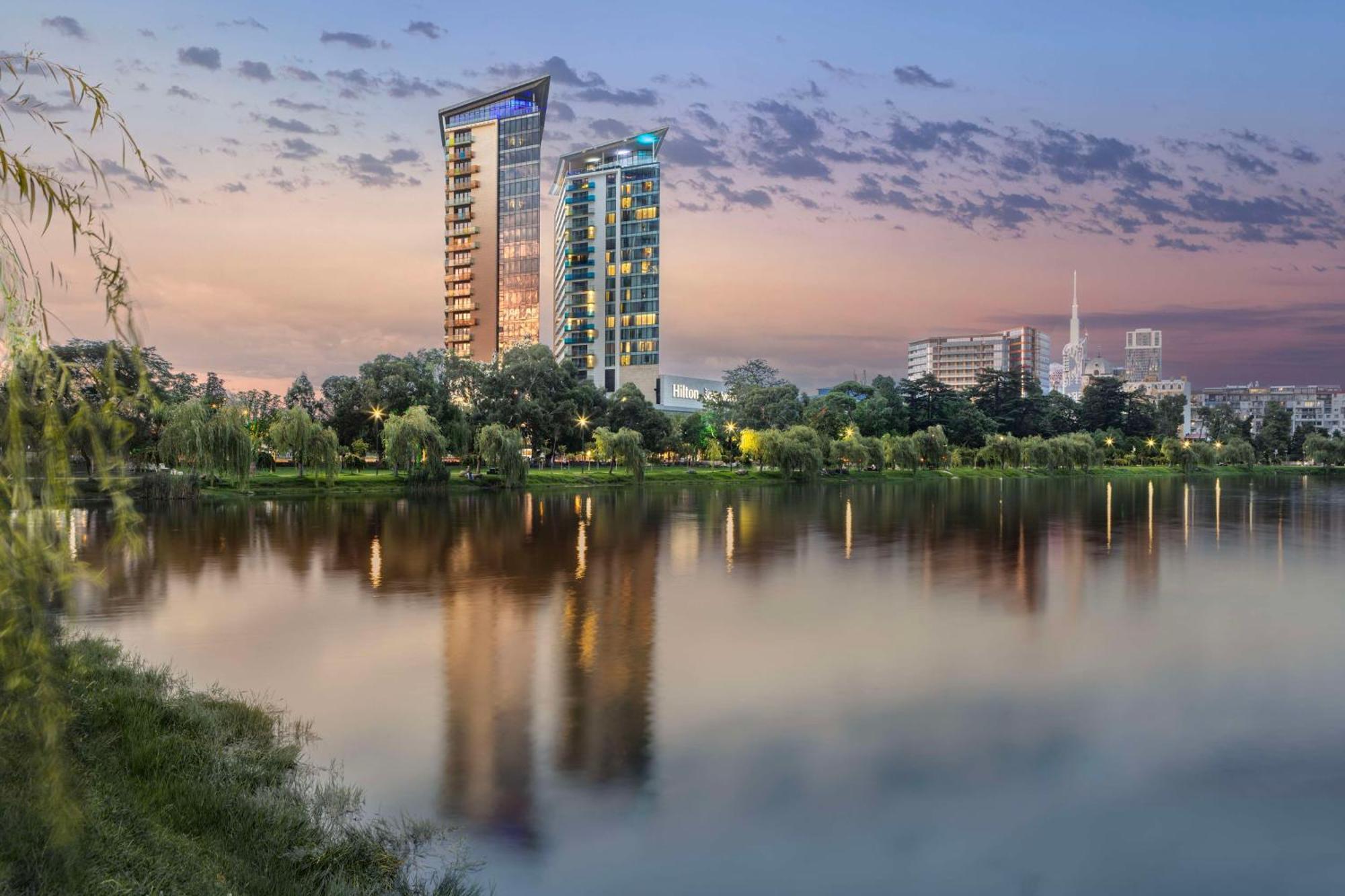 Hilton Batumi Hotel Luaran gambar The Riverbank Centre