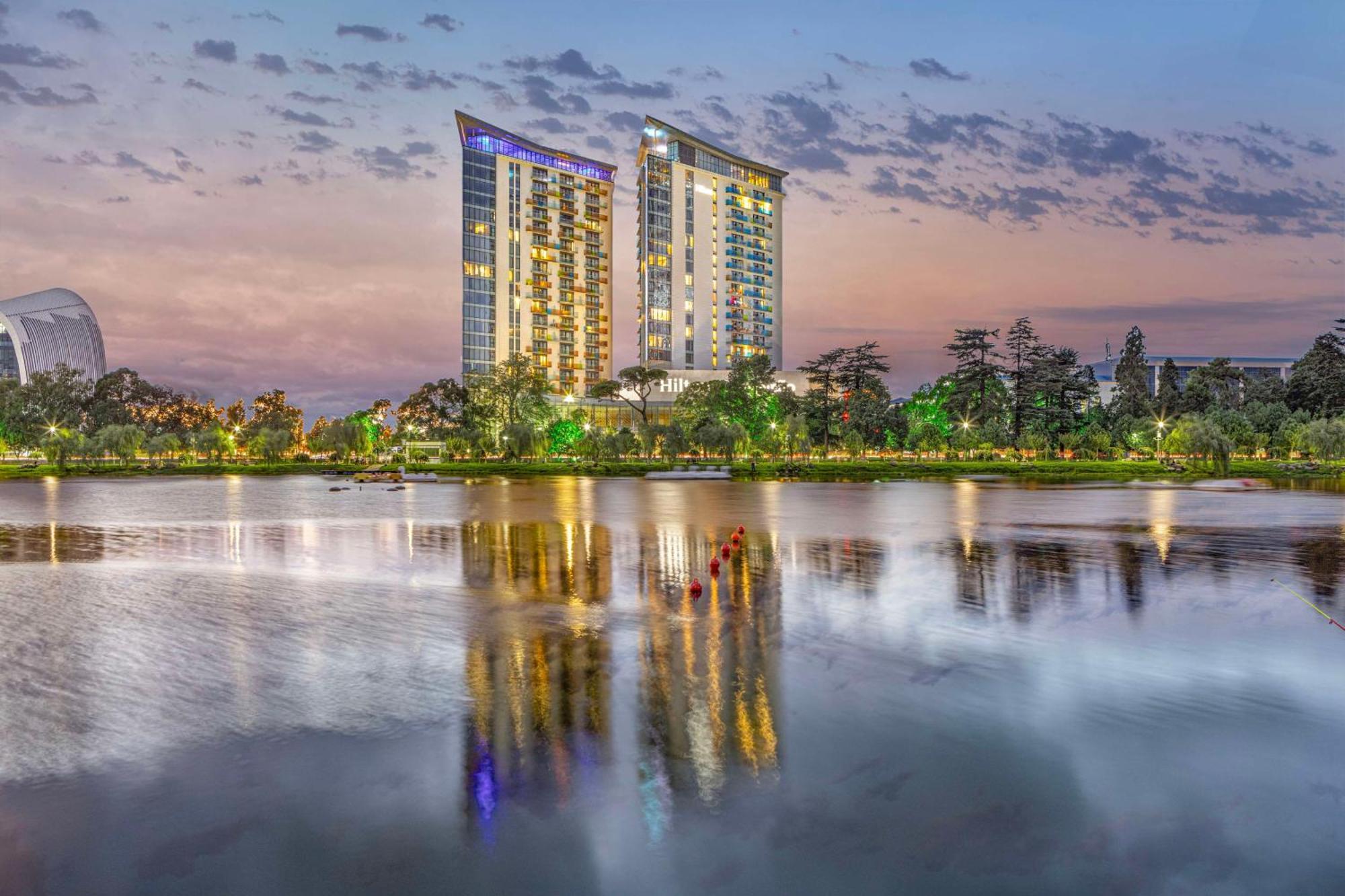 Hilton Batumi Hotel Luaran gambar The Ritz-Carlton, Lake Las Vegas