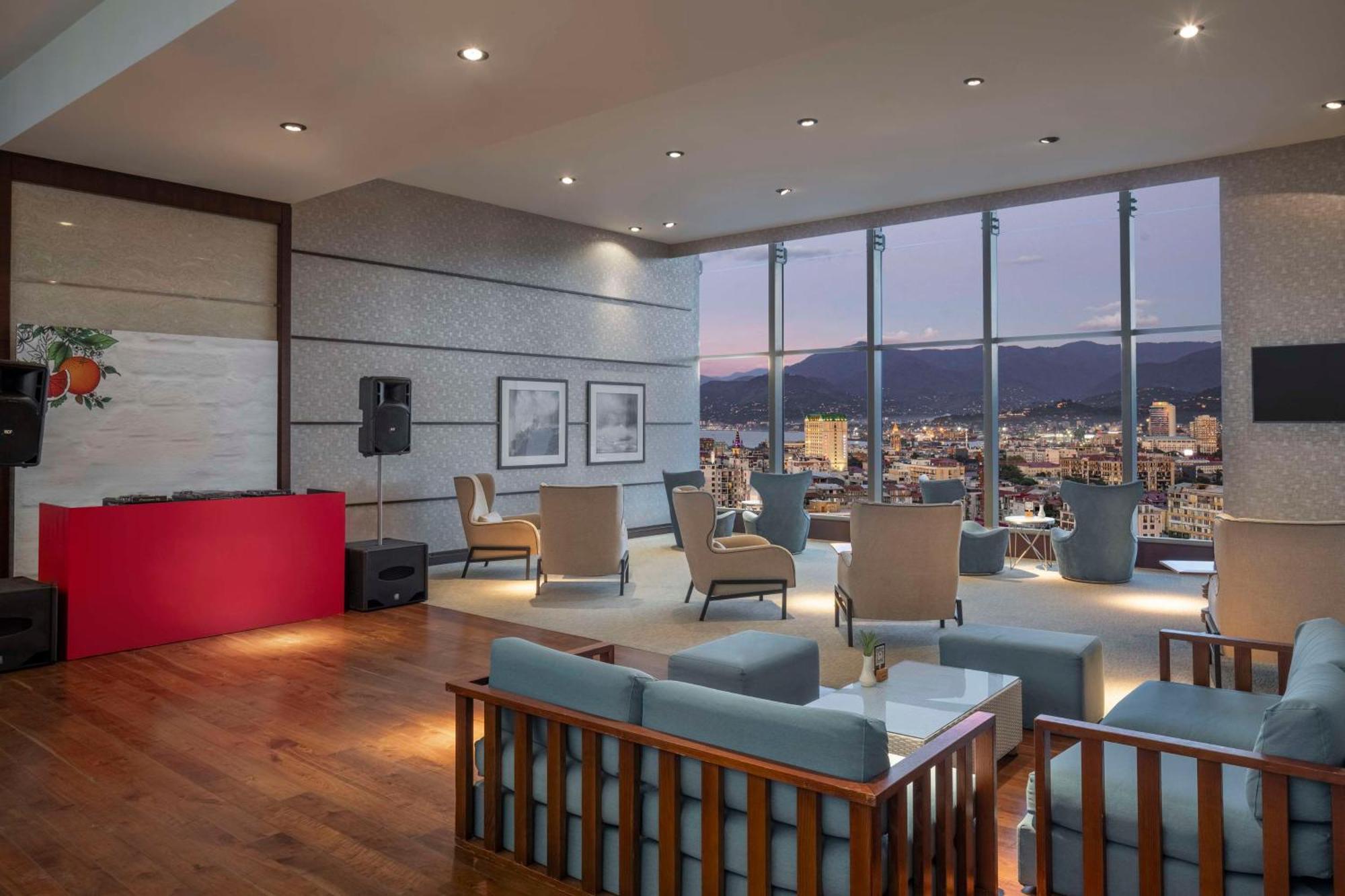 Hilton Batumi Hotel Luaran gambar The lounge at the airport