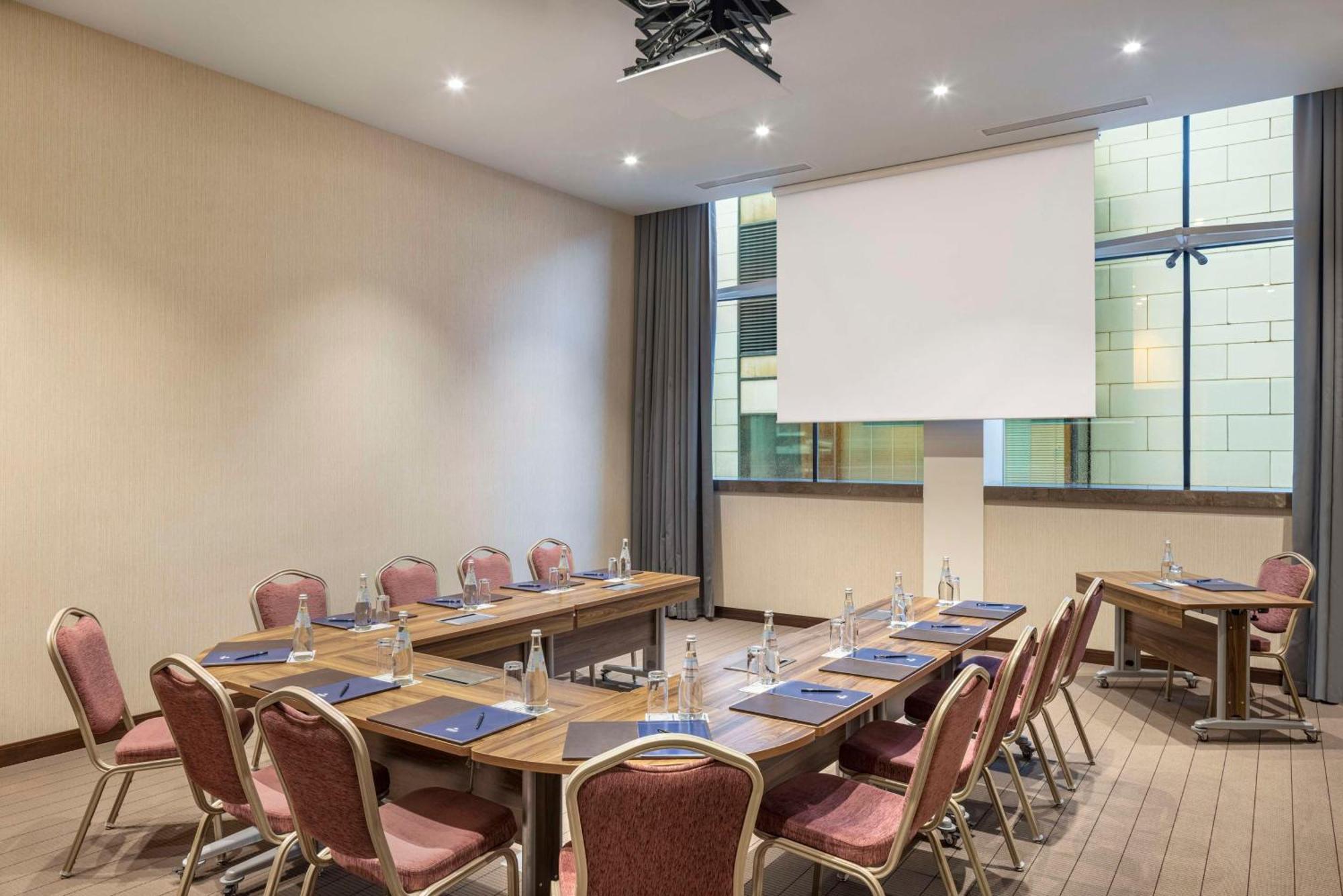 Hilton Batumi Hotel Luaran gambar Meeting room