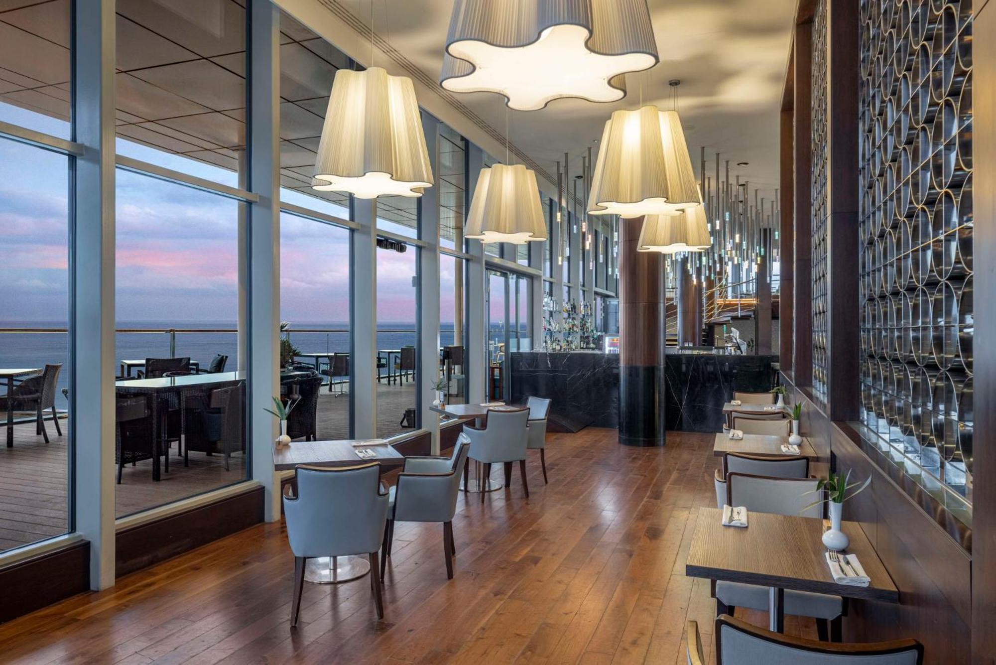 Hilton Batumi Hotel Luaran gambar The Lounge at the 360° Restaurant