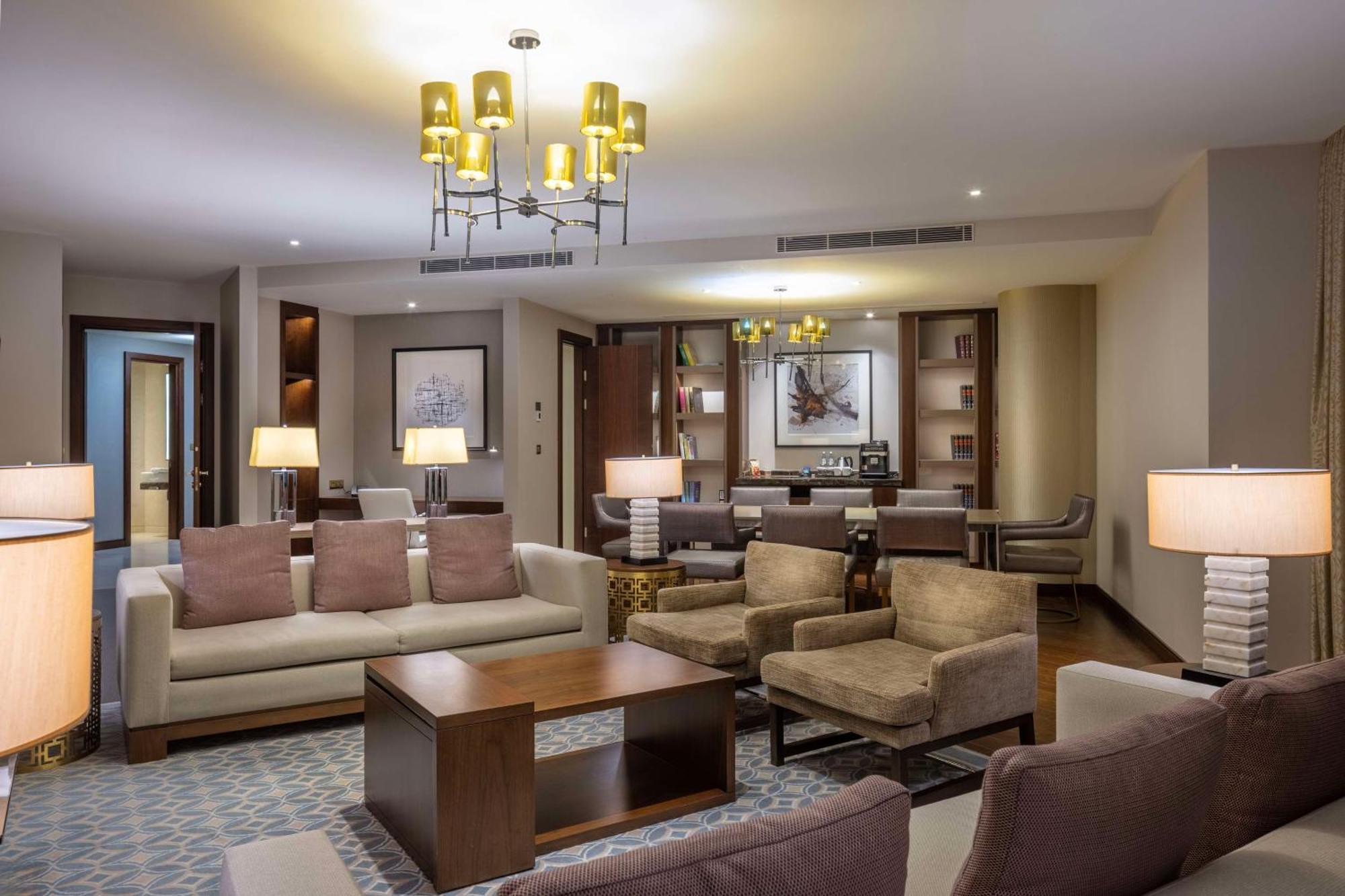 Hilton Batumi Hotel Luaran gambar A suite at the hotel